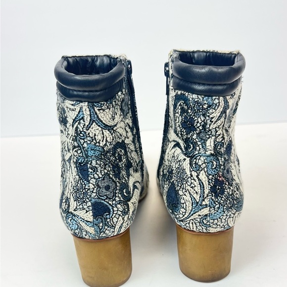 Bernardo Blue Floral Ankle Boots with Gold Heel Size 10M - Picture 7 of 9